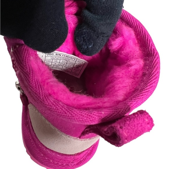 UGG Neumel Toddler Graphic Outline Boots - Picture 11 of 13